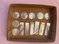 Ancien Jetons en Nacre. Jeu 19ème siècle. lot de 13 jetons :6 rectangles 7 ronds