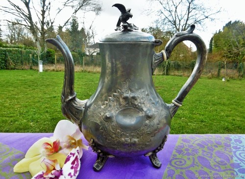 Théière étain ancienne