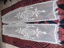 2 ANCIENS RIDEAUX EN FILET