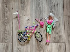 Poupée Barbie bicyclin' /
