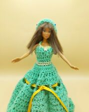 vêtement poupée mannequin robe longue en crochet fait main