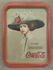 Vintage plateau tole Publicité boisson COCA COLA Femme Hamilton King 