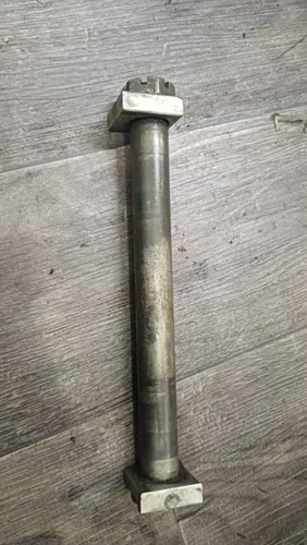 Axe roue arriere - de,
