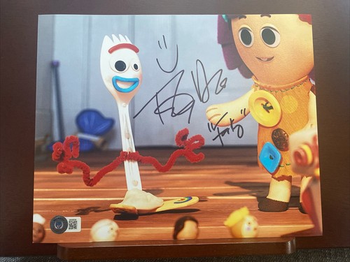 Tony hale signed - hale, autographed