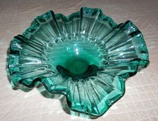 VINTAGE VASQUE COUPE CENTRE DE TABLE  EN VERRE FESTONNEE DE COULEUR VERTE 