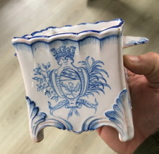 Joli petit cache pot faïence St Clément Signé Emile Gallé