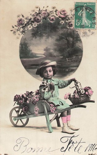 Enfant chapeau assis - cp,