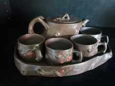 service à Saké en céramique comprenant 4 tasses, 1 plateau et récipient verseur