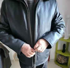 blouson porsche taille L,cuir,jamais porté, aucun défaut. 
