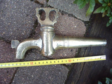TRES GROS ROBINET ANCIEN DE