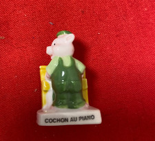 FEVE COCHON AU PIANO" LES 3 PETITS COCHONS " 2011  (1212)