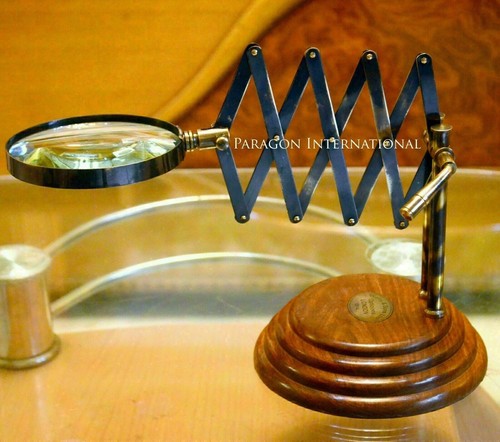 Loupe fait - loupe, main