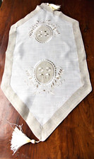 NAPPERON CHEMIN DE TABLE BRODE MEDAILLONS DE FLEURS FINITION POINTES  40X85***