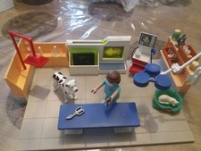 PLAYMOBIL 5530 - vétérinaires et salle d’opération chien chat 