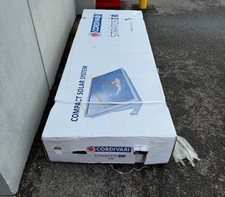 Panneau solaire pour la production d'eau chaude sanitaire avec réservoir intégré