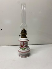 Lampe à pétrole en céramique porcelaine peint coq on dirait du st Clement ?