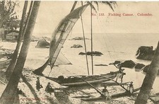 CARTE POSTALE COLOMBO CEYLAN FISHING CANOE BATEAU DE PECHE