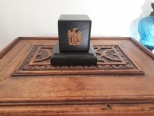 socle en bois peint en noir brillant pour figurines et maquettes 9 x 9 cm/ h : 8