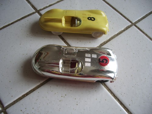 Deux voitures jaguar marque - jaguar,