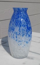 MULATY: Vase en pâte de verre, moucheté bleu et blanc