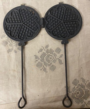 Ancien gaufrier en fonte rond