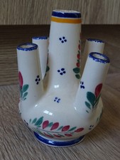 Une bouquetière et un petit pichet HB QUIMPER