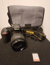Nikon D3500 avec objectif 18-55mm et accessoires