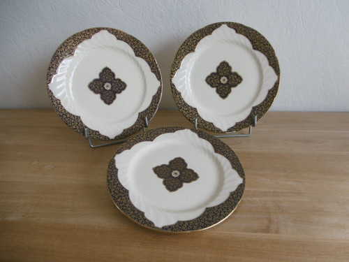 Trois assiettes dessert terre - assiettes,