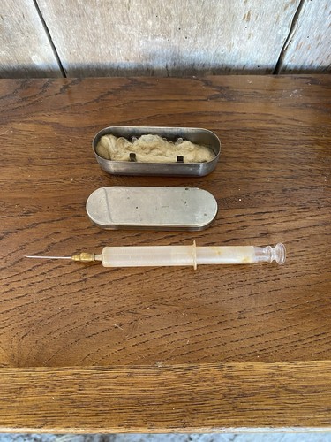 Ancienne seringue médicale - médicale, en