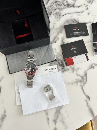 Tudor black bay gmt - black,