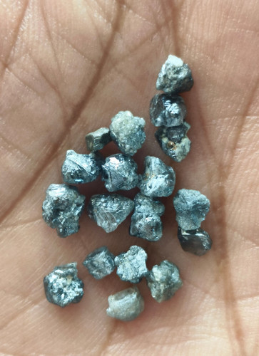 Diamants bruts noirs naturels