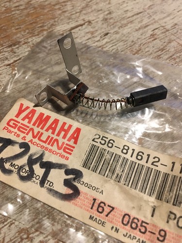 Yamaha 256 81612 - 256-81612-11, charbon