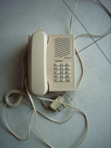 Téléphone ancien touches - ancien, à