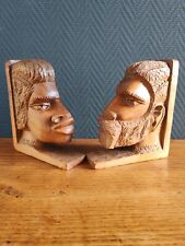 Paire de serre-livres anciens en bois sculpté, têtes ethniques déco bibliothèque