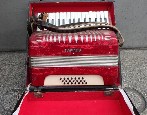 Yamaha accordéon rouge - accordéon,
