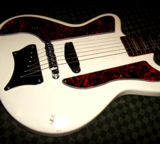 ACCROCS PEINTURE- Guitare OMR1