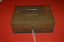 ANCIEN COFFRE FORT EN METAL MANUFRANCE SAINT ETIENNE AVEC LA CLÉ