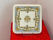 JOLI DESSOUS DE PLAT EN