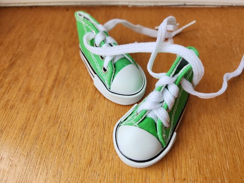 Chaussure basket vert poupée - chaussure,