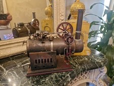 Ancienne machine vapeur - à,