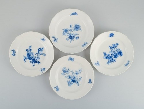 Quatre assiettes anciennes
