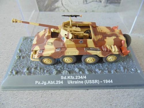 Vehicule miniature militaire