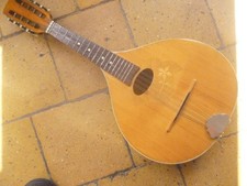 Mandoline vintage , type portugaise  ,  fabricant Reghin , Roumanie , circa 1980