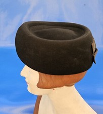 T53 N°28 FEUTRE FORME DE TOQUE VINTAGE CHAPEAU ANCIEN OCCASION