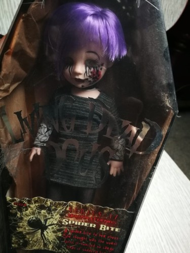Living dead dolls - living,