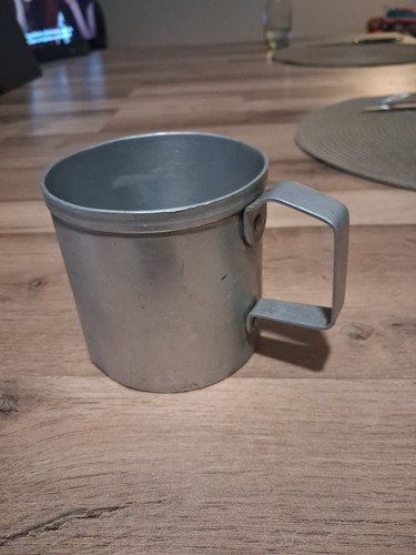 Ancienne tasse mesure lait - tasse, a