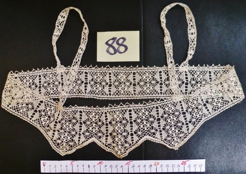 Dentelle ancienne cache - dentelle,