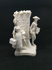 ANCIEN BISCUIT PERSONNAGES BOUQUETIERE signé dessous 