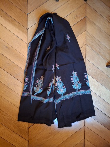 Beau châle marron brodé - , à