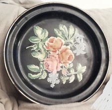 ANCIEN très grand PLAT Rond EN TÔLE ÉMAILLÉE Décor Fleurs roses noir 
